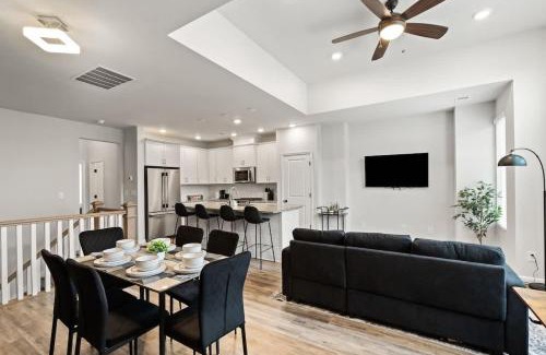 Charlotte Casa | Luxe 3BR Townhouse in Uptown Charlotte