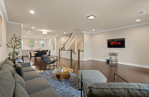 Charlotte Casa | Luxe 3BR Townhousein Uptown Charlotte