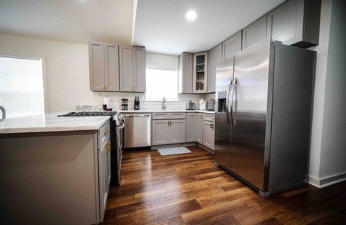 Central City Cabaña | Luxe 3BR w/ fenced parking 2 miles to French Qtr
