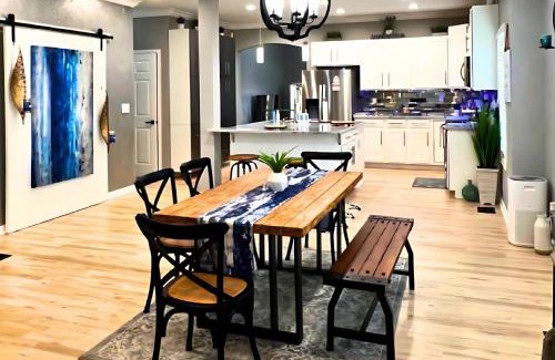 Peoplestown Casa | Luxe 4 Bed ATL Retreat - Pool Fire Sauna Theater