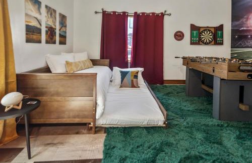 Lincoln Casa | Luxe 4bd - Movie, Games - Centrally Located