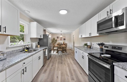 Forest Acres Casa | Luxe 4BR | Pool-Hot Tub-Arcade | Near USC, Jackson