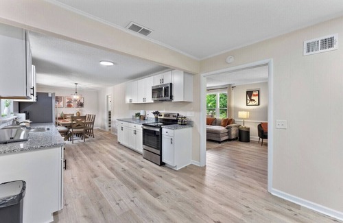 Forest Acres Casa | Luxe 4BR | Pool-Hot Tub-Arcade | Near USC, Jackson