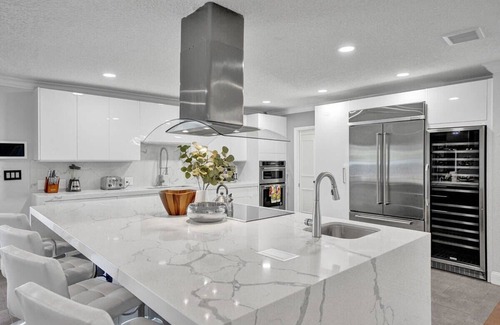Fort Lauderdale Villa | Luxe 4BR Waterfront w/Htd Pool, 5min to beach