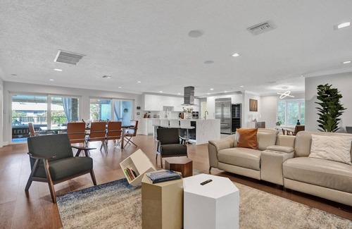 Fort Lauderdale Villa | Luxe 4BR Waterfront w/Htd Pool, 5min to beach