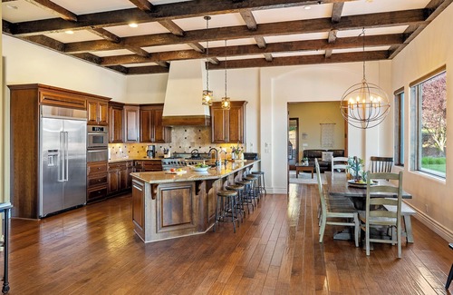 Templeton Casa | Luxe 6BR / 3BA, capacidad para 14 personas con sala de juegos y piscina de 1500 pies cuadrados en West Templeton
