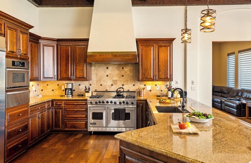 Templeton Casa | Luxe 6BR / 3BA, capacidad para 14 personas con sala de juegos y piscina de 1500 pies cuadrados en West Templeton