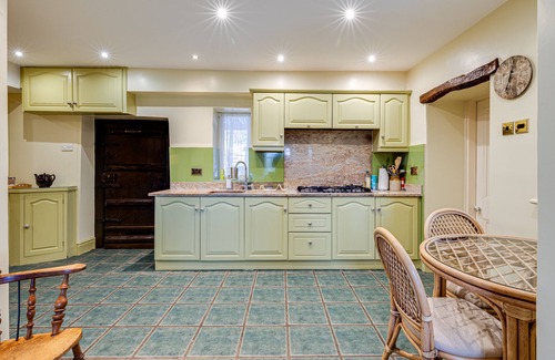 Macclesfield Otro | Luxe 5BR Farm I Hot Tub+games Room I National Park