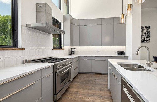 Alexander Casa | Private, FirePit, Deck, Biltmore Tix, Near AVL