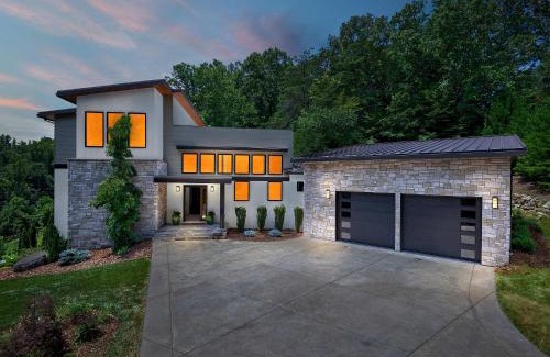 Alexander Casa | Luxe 5BR with Home Theater, Pool Table and Firepit