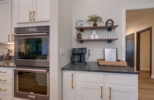 Rockbridge Cabina | Luxe 6-bedroom Lodge - Seasonal Pool, Theater Room, Short Drive to State Parks