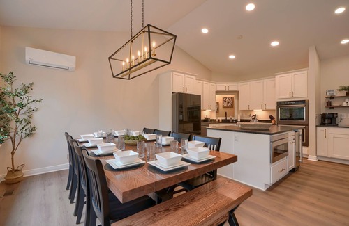 Rockbridge Cabina | Luxe 6-bedroom Lodge - Seasonal Pool, Theater Room, Short Drive to State Parks