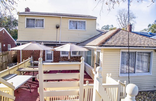 Detroit Casa | Luxe 7 bdr 4 Fullbath with Jacuzzi on West side Detroit