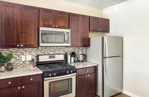 Arlington Casa | Luxe Alewife 1 Bd, King Bed, Fast Wi-Fi, Gym, Pool