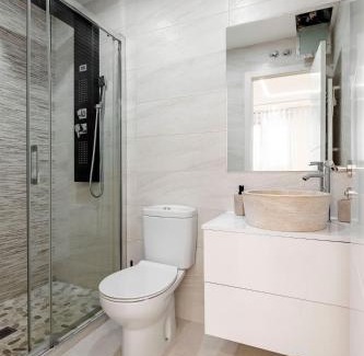 Pueblo Nuevo Apartamento | Luxe Apartment Madrid 7 paradas de Metro de Sol