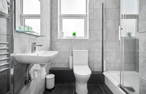 Cradley Apartamento | Luxe Apartment - Rowley Regis - Parking - Top Rated - Netflix - Wifi - 49BG