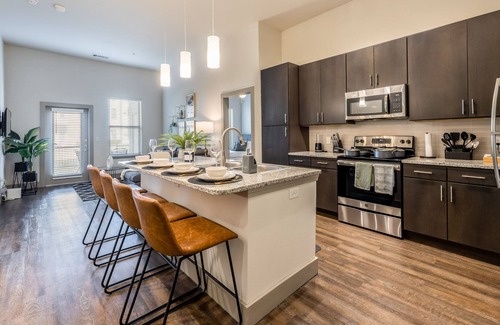 Haltom City Apartamento | Luxe Apt Near FTW/DAL┃PrivateYard┃ Pool┃Pets OK!