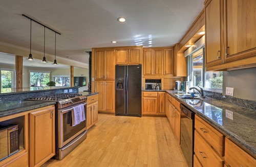 Auburn Casa | Luxe Auburn Hideaway w/ Tennis Court & Views!