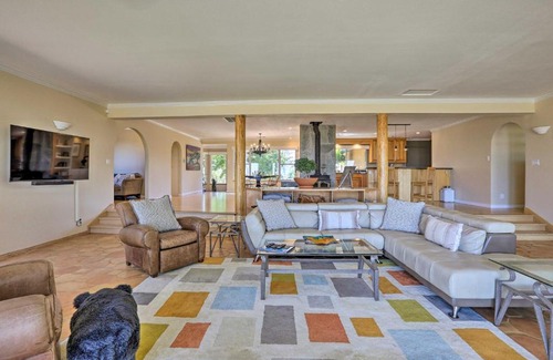 Auburn Casa | Luxe Auburn Hideaway with Tennis Court and Views!