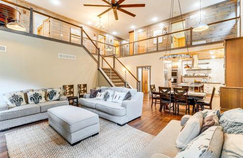 Avalon Casa | Luxe Barndominium Retreat Near Blue Spring Lake!