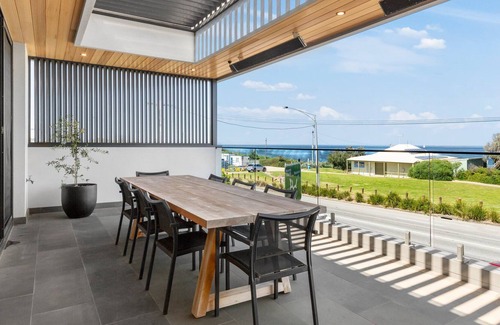 Black Rock Casa | Luxe beachfront property opposite the beach