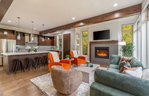 Central District Casa | Luxe Beautiful Large Home - Central District