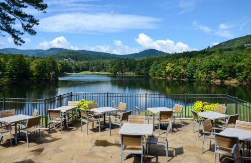 Big Canoe Casa | Luxe Big Canoe Resort Home with 3 Decks and Mtn Views!