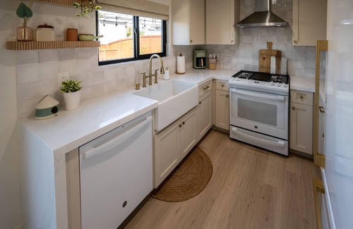Lantern District Casa | LUXE BohoModern 1bd/1ba PRIME loc w/ huge entertainers backyard & garage