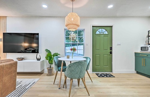 Limona Improvement Cabaña | Luxe Brandon Oasis w/ Private Pool & Hot Tub!