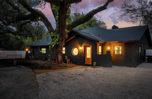 Limona Improvement Cabaña | Luxe Brandon Oasis w/ Private Pool & Hot Tub!