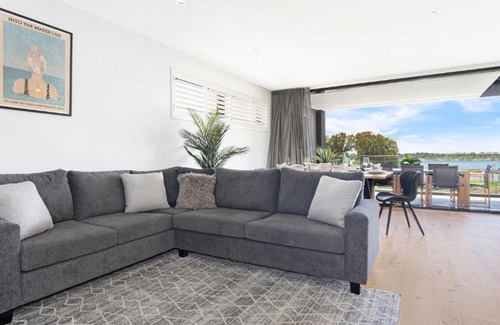 Lake Illawarra Casa | Luxe by the Lake