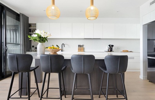 Lake Illawarra Casa | Luxe by the Lake – Stay 5, Pay 4!