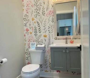 Union Pier Casa | Luxe by the Lake - Pool Access