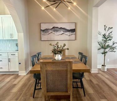 Union Pier Casa | Luxe by the Lake - Pool Access