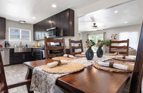 Visalia Casa | Luxe Californian by DT Visalia w/pool