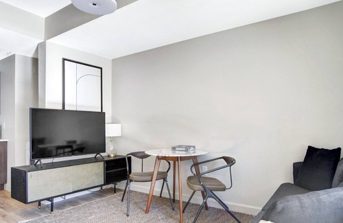 Capitol Hill Apartamento | Luxe Capitol Hill 1BR w/ W/D, 4 blocks from Cheesman Park, by Blueground