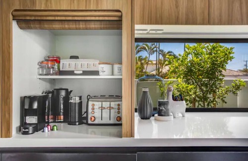 Surfers Paradise Villa | Luxe Capri Villa Heated Pool 850m to the Beach