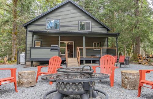 Ashford Casa | Luxe Chalet at Rainier Entrance with Hot Tub-AC-WiFi