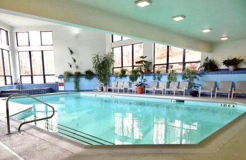 Central Vermont- Killington Casa | Luxe Chalet Ski On Off Hot Tub Pool and Views