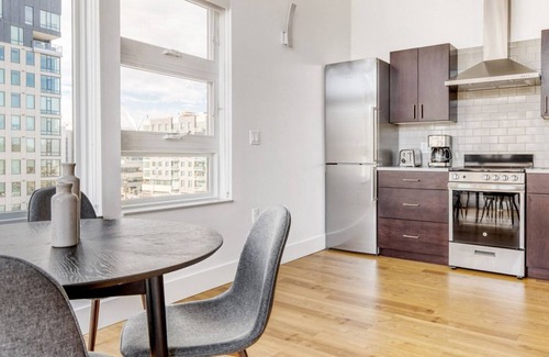 Cherry Creek Apartamento | Luxe Cherry Creek Studio w/ W/D, Roof & Lounge, nr mall, by Blueground
