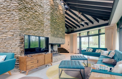 Delhi Hills Casa | Luxe Cincinnati Home Rental w/ Ohio River Views!