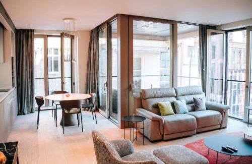 Ville Haute Apartamento | Luxe City - Modern & Spacious 2BR with Balcony View