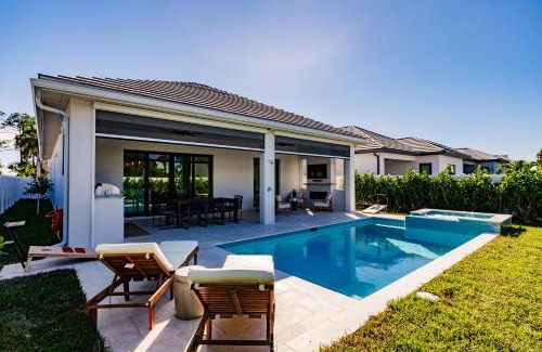 Naples Park Casa | Luxe Coastal Getaway Naples Vanderbilt Beach