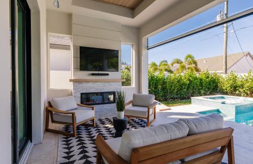 Naples Park Casa | Luxe Coastal Getaway Naples Vanderbilt Beach