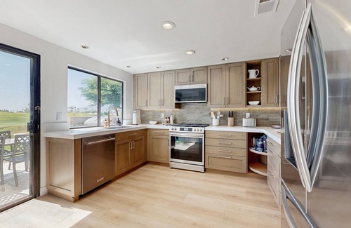 La Quinta Condominio | Luxe Condo in PGA West w/grill, patio, shared pool & hot tub-close to Coachella