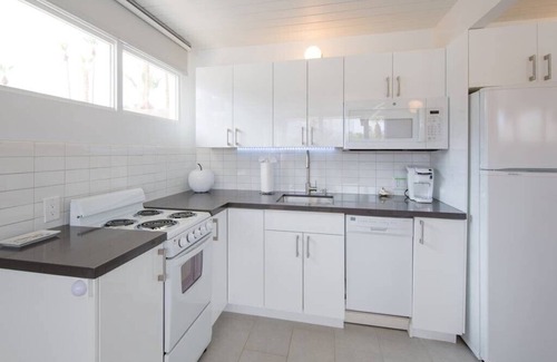 Twin Palms Condominio | LUXE Condo Suite @ Famous Ocotillo Lodge in PS