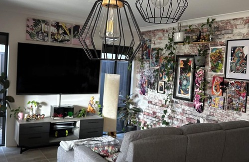 Beechboro Casa | Luxe Cosy Master Bedroom w/ lush thick king bed and double shower in Beechboro