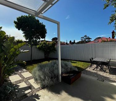Hobart Central Business District Casa | Luxe cottage in the heart of Sandy Bay