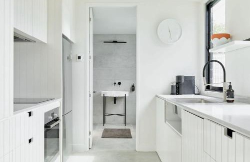 Hobart Central Business District Casa | Luxe cottage in the heart of Sandy Bay
