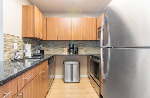 Radnor - Fort Myer Heights Apartamento | Luxe Court House 1BR w/ Pool & W/D, nr Landmarks & Dining, by Blueground